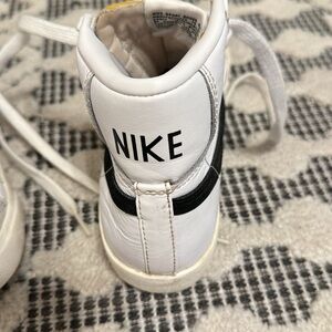 Nike women’s blazers size 7